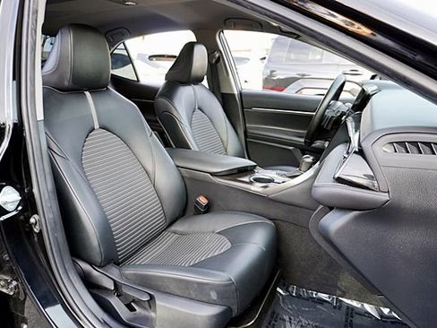 Used 2023 Toyota Camry SE image 12