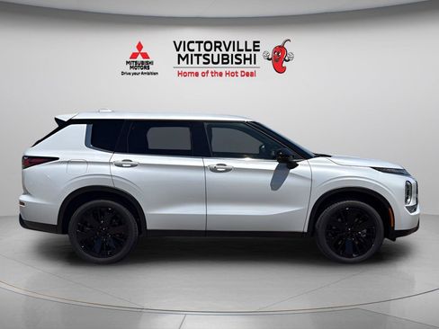 New 2026 Mitsubishi Outlander LE FWD image 8