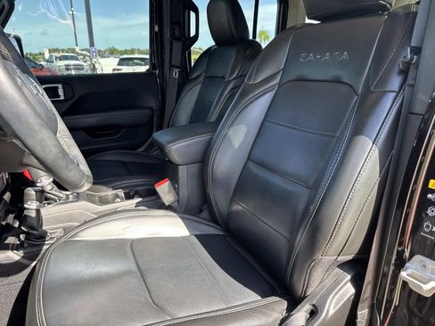 Used 2022 Jeep Wrangler Unlimited Sahara w/ Cold Weather Group image 15