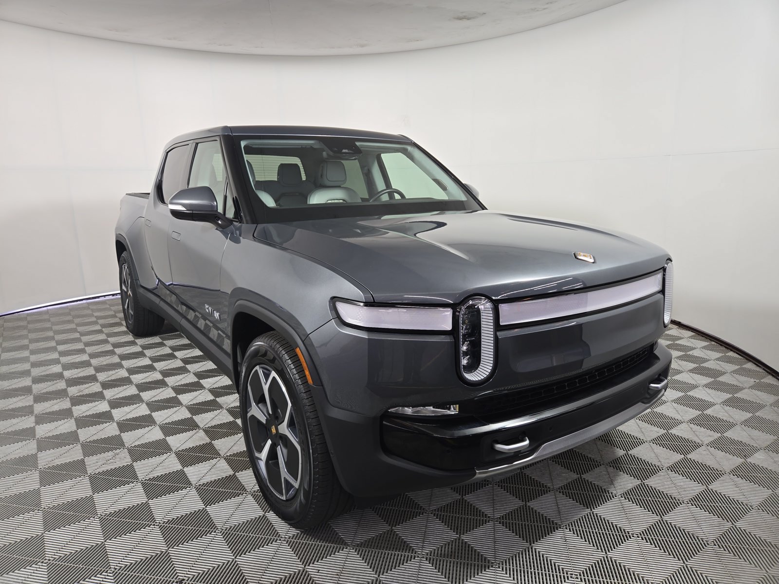 Used 2024 Rivian R1T Adventure Dual AWD/4WD image 7
