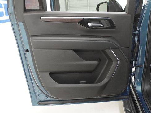 Used 2025 Chevrolet Suburban LS RWD image 33