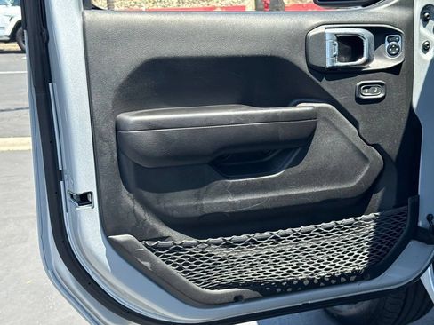 Used 2024 Jeep Wrangler Unlimited w/ Convenience Group AWD/4WD image 19