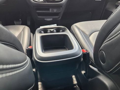 New 2026 Chrysler Pacifica Select image 7