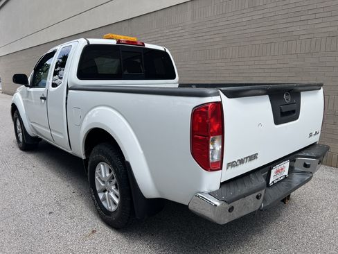 Used 2014 Nissan Frontier SV w/ SV Value Truck Package AWD/4WD image 3