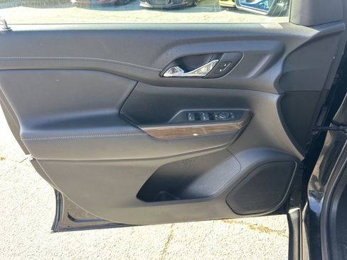 Used 2023 GMC Acadia SLE image 23