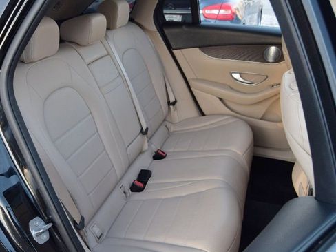 Used 2019 Mercedes-Benz GLC 350e 4MATIC image 34