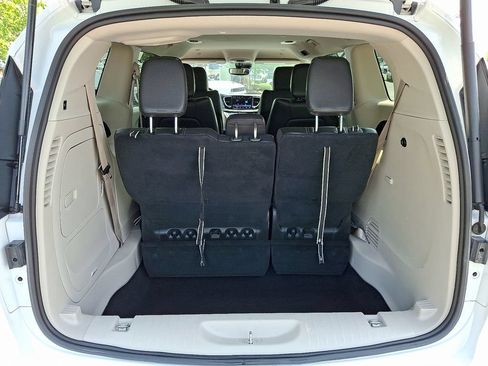 Used 2022 Chrysler Pacifica Touring-L FWD image 29