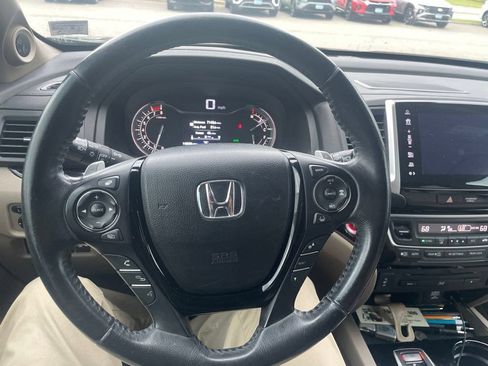 Used 2017 Honda Pilot Touring image 10