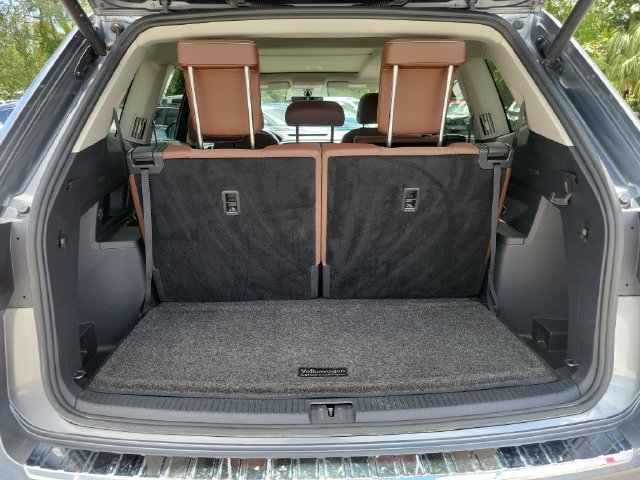 Used 2023 Volkswagen Atlas SE w/ Panoramic Sunroof Package FWD image 9