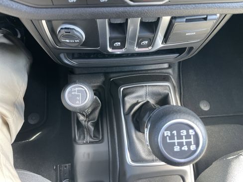 Used 2025 Jeep Wrangler Sport AWD/4WD image 46
