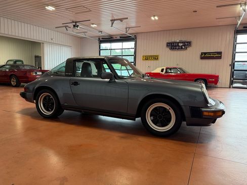 Used 1988 Porsche 911 Carrera RWD image 10