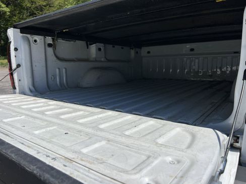 Used 2017 GMC Sierra 1500 SLE w/ SLE Value Package AWD/4WD image 9