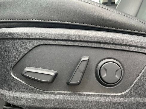 Used 2025 Kia Sorento S image 11