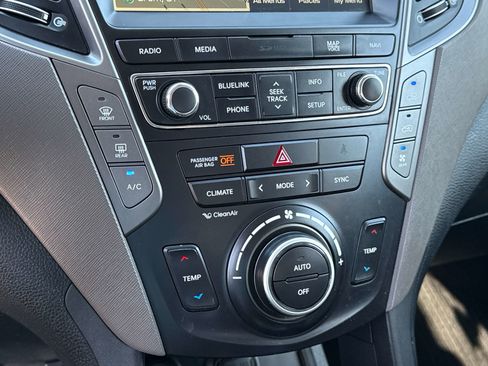 Used 2017 Hyundai Santa Fe AWD image 25