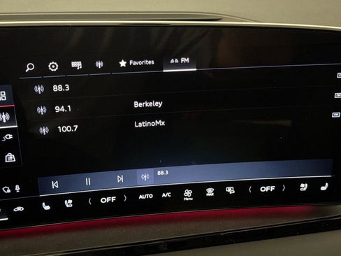 New 2025 Audi Q6 e-tron Prestige image 17