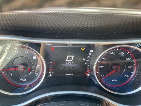 Used 2016 Dodge Charger SXT RWD image 16