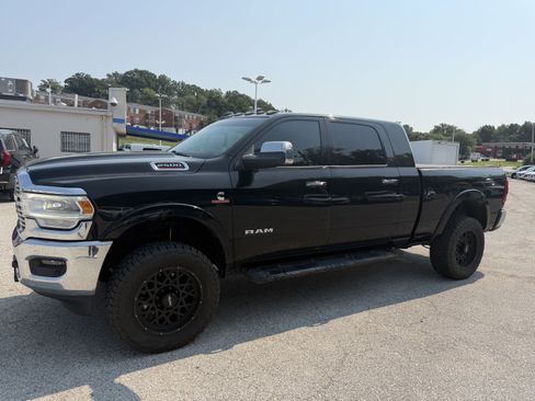 Used 2019 RAM 2500 Laramie AWD/4WD image 3