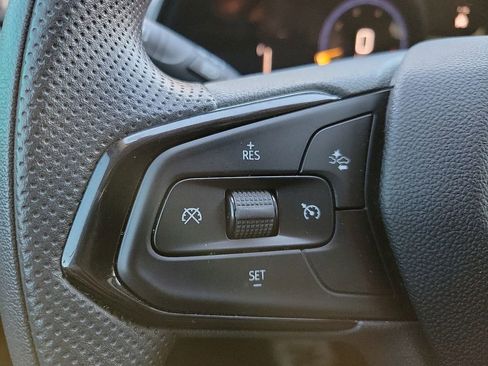 Used 2025 Chevrolet Trax LT image 19