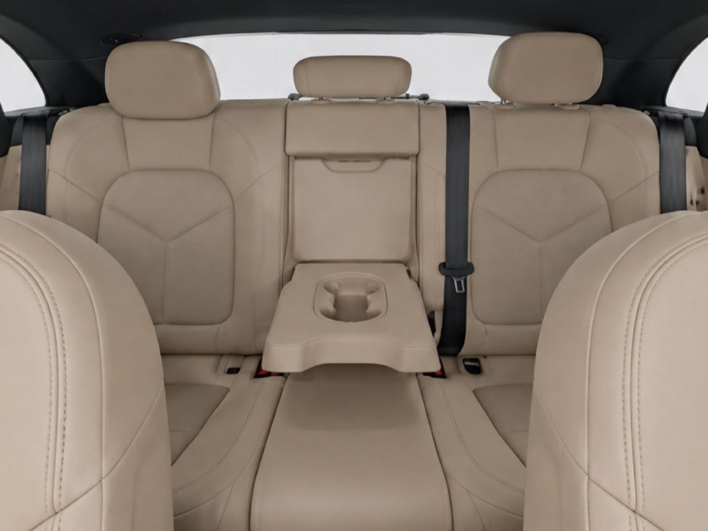 Certified 2023 Porsche Macan AWD/4WD image 17