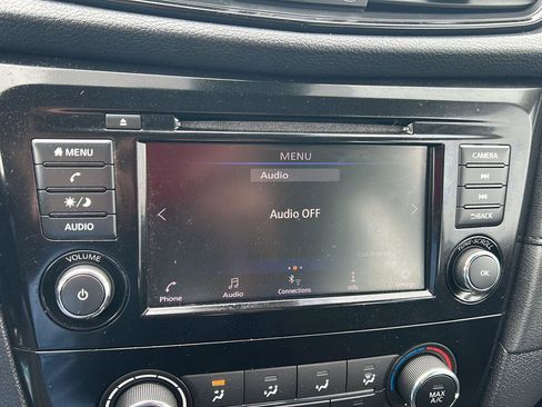 Used 2019 Nissan Rogue S AWD/4WD image 8