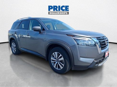 Used 2023 Nissan Pathfinder SL AWD/4WD image 1