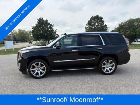 Used 2016 Cadillac Escalade Luxury AWD/4WD image 3
