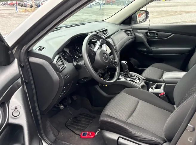 Used 2019 Nissan Rogue S AWD/4WD image 2
