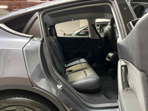 Used 2023 Tesla Model Y Long Range AWD/4WD image 37
