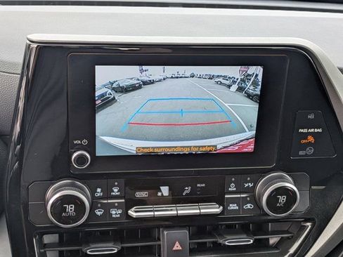 Used 2025 Toyota Highlander LE image 22