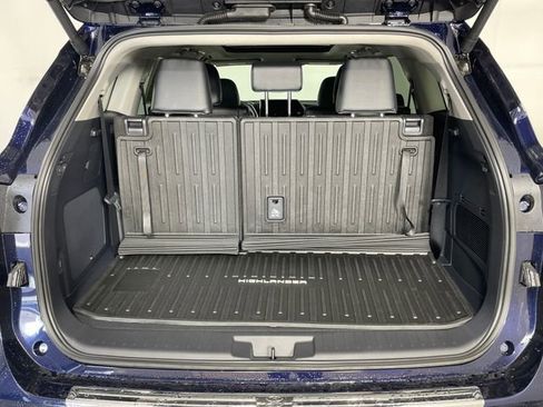 Used 2026 Toyota Highlander Platinum image 10