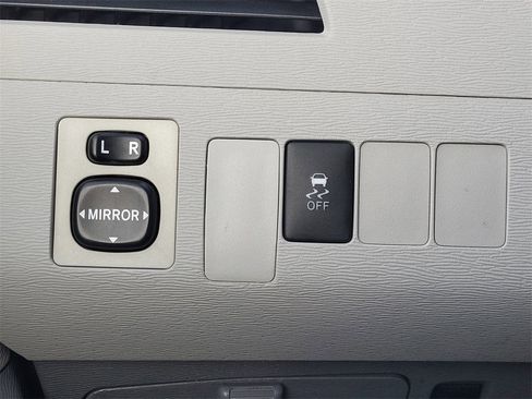 Used 2012 Toyota Sienna LE image 31