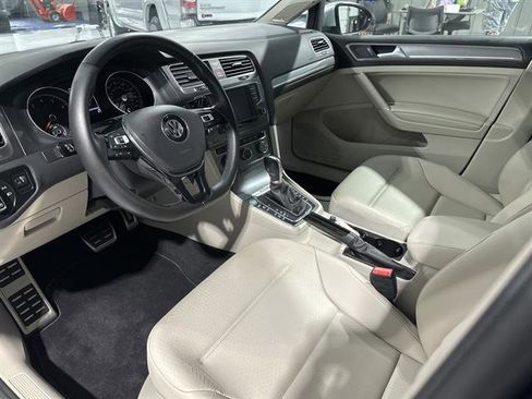 Used 2017 Volkswagen Golf SE image 15