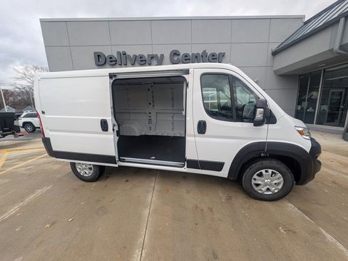 New 2026 RAM ProMaster 1500 w/ Quick Order Package 22G SLT image 5