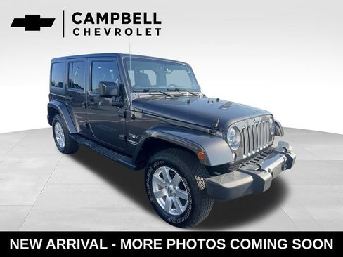 Used 2017 Jeep Wrangler Unlimited Sahara w/ Dual Top Group AWD/4WD image 7