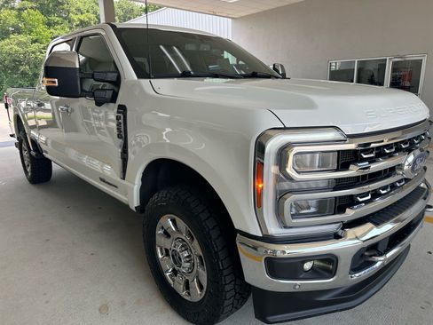 Used 2023 Ford F250 Lariat w/ Lariat Ultimate Package AWD/4WD image 9