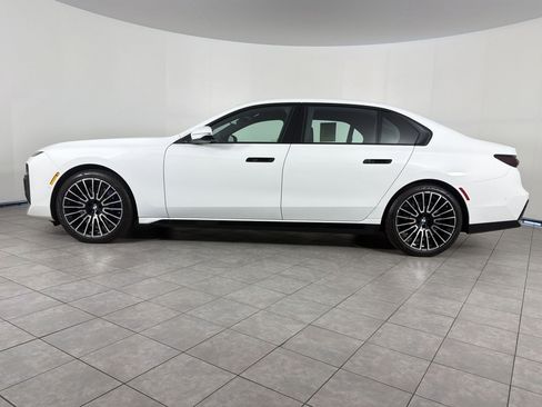 Certified 2025 BMW 740i w/ Premium Package RWD image 2