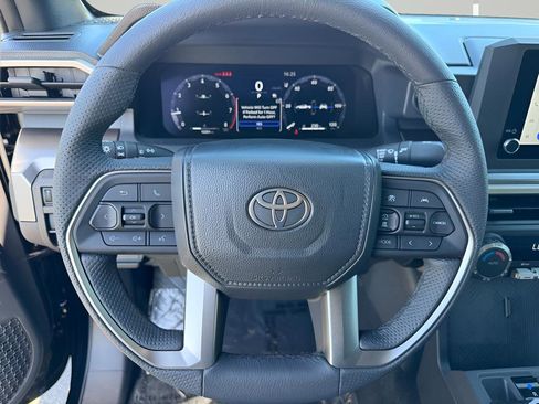 Used 2025 Toyota Tacoma TRD Off-Road AWD/4WD image 13