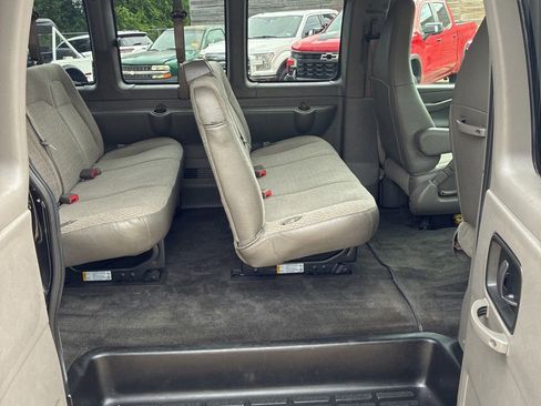 Used 2018 GMC Savana 3500 LS w/ Chrome Appearance Package RWD image 9