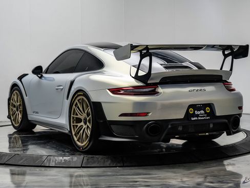 Used 2018 Porsche 911 GT2 RS w/ Weissach Package RWD image 13