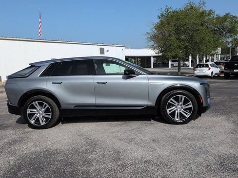 Used 2024 Cadillac Lyriq Tech RWD image 3