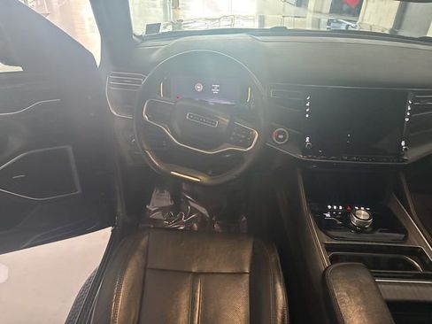 Used 2023 Jeep Wagoneer L Series II image 18