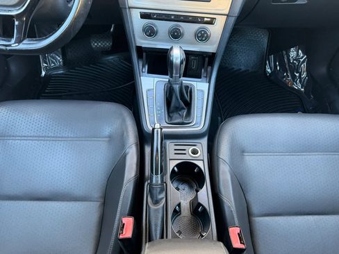 Used 2015 Volkswagen Golf TDI SE FWD image 24