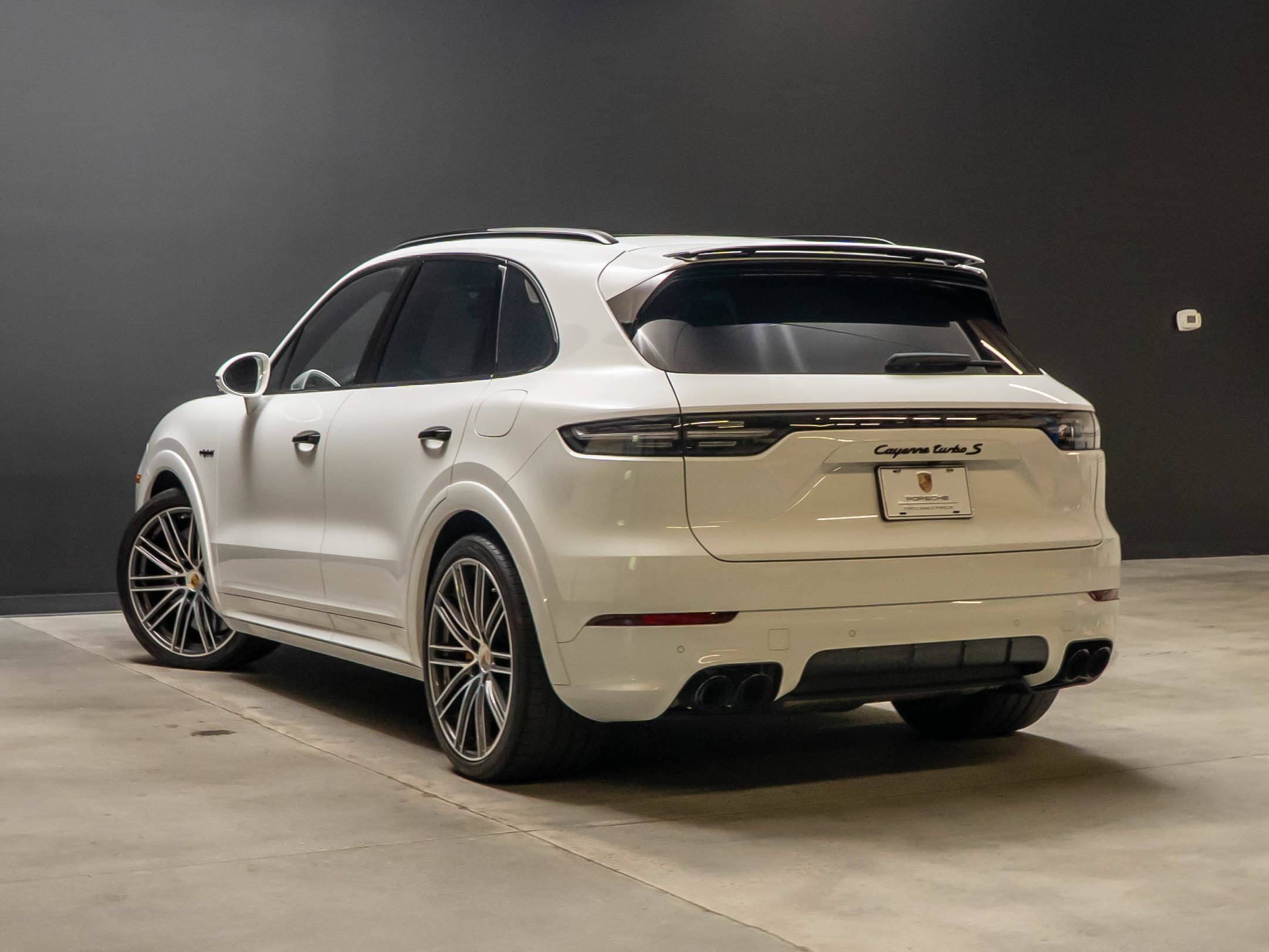 Used 2022 Porsche Cayenne Turbo S AWD/4WD image 3