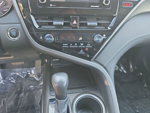 Used 2024 Toyota Camry SE image 30
