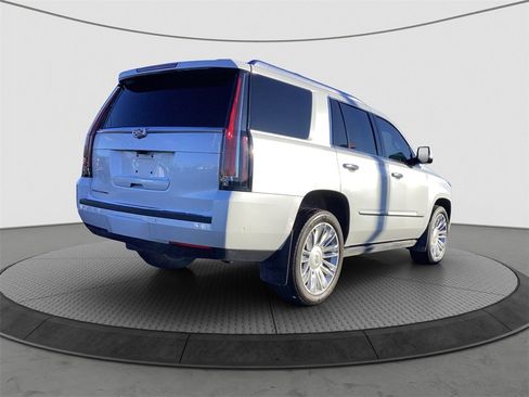 Used 2019 Cadillac Escalade Platinum image 7