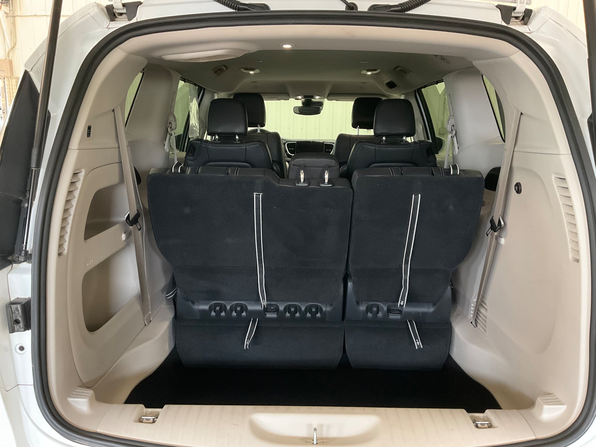 Used 2022 Chrysler Pacifica Touring-L FWD image 23