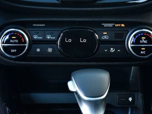 Certified 2025 Kia Soul EX image 21