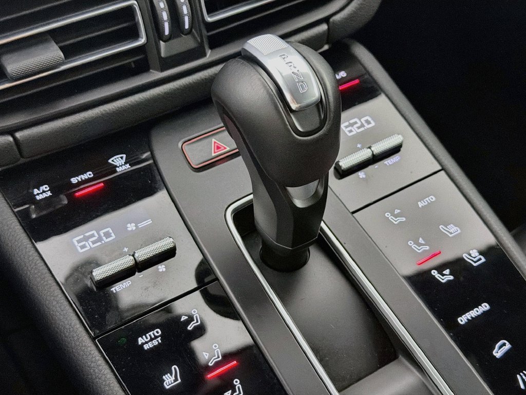 Certified 2023 Porsche Macan AWD/4WD image 18