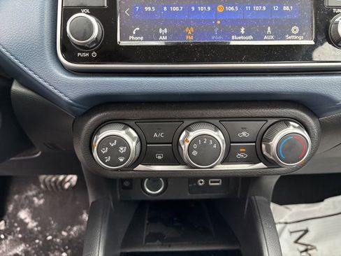 Used 2025 Nissan Versa SV image 24