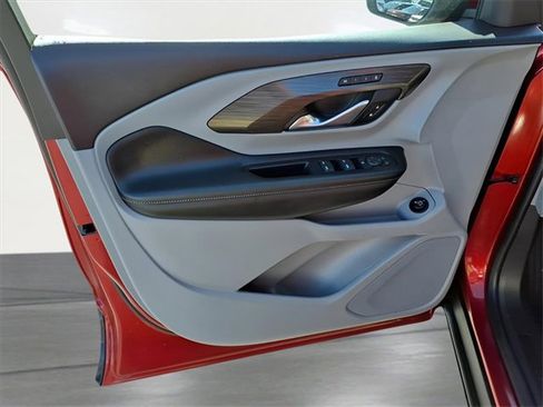 Used 2023 GMC Terrain SLT image 13